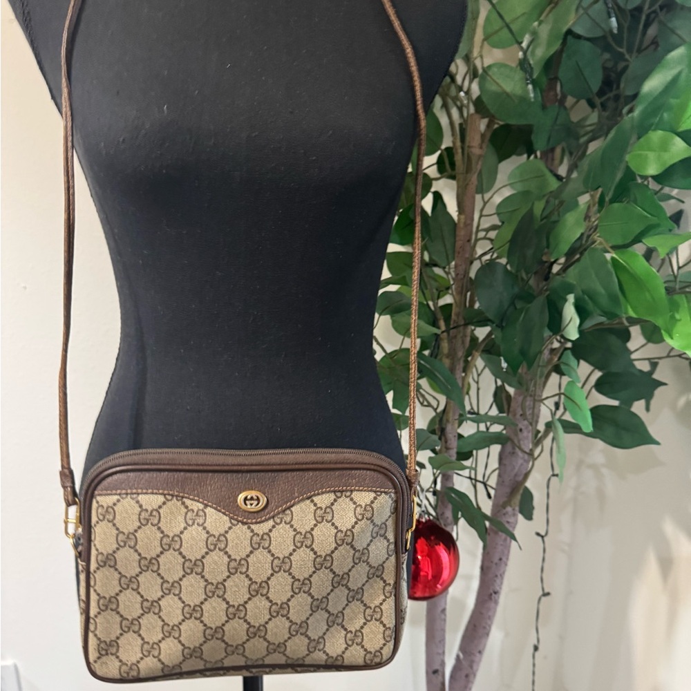 GUCCI GG Supreme Beige PVC Leather crossbody Bag and dust bag